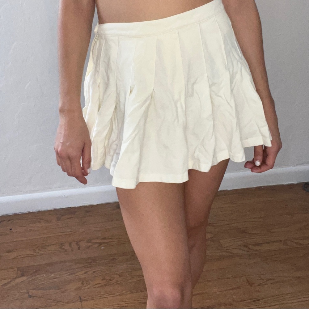 White ruffled mini skirt